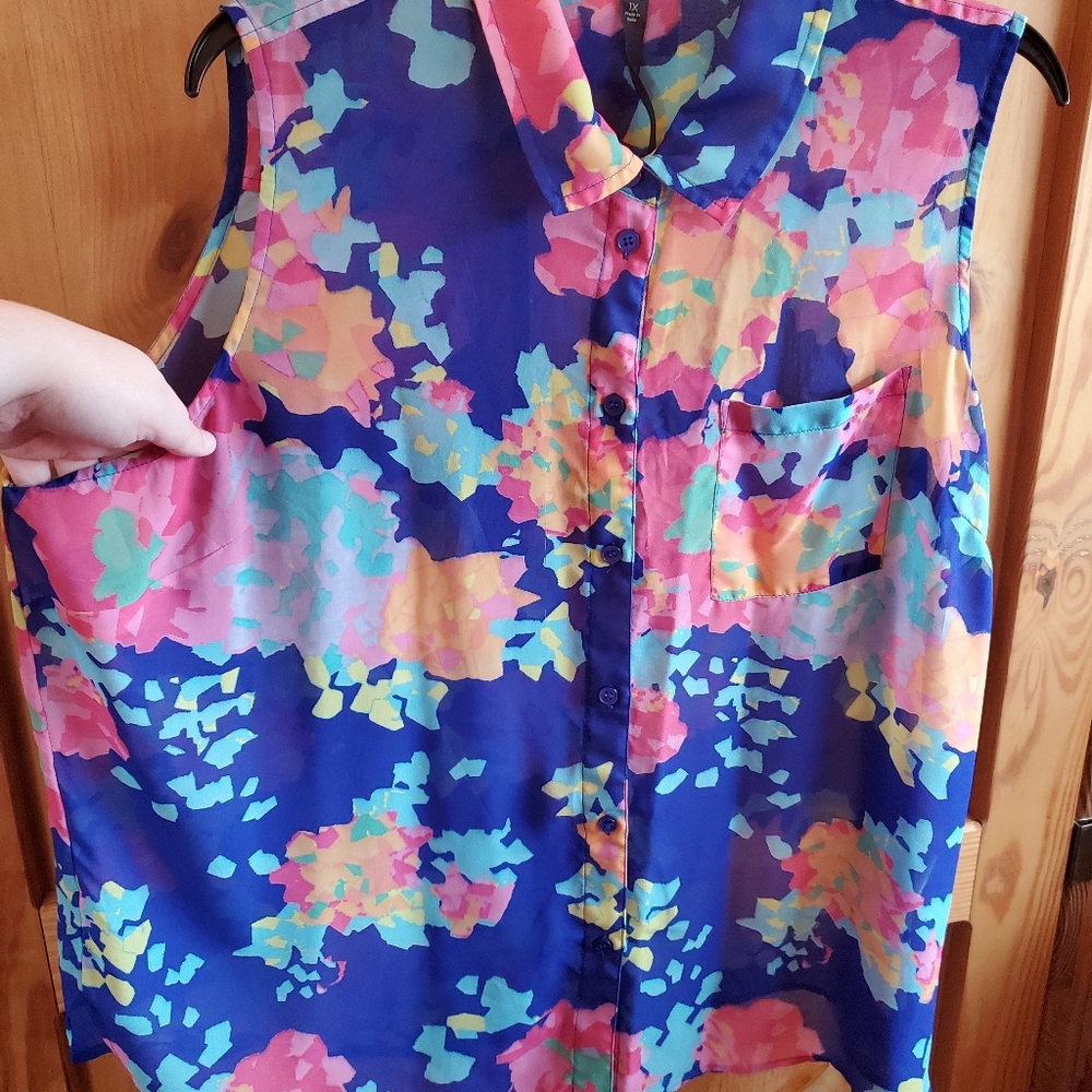 Abstract Button Up - Picture 2 of 8